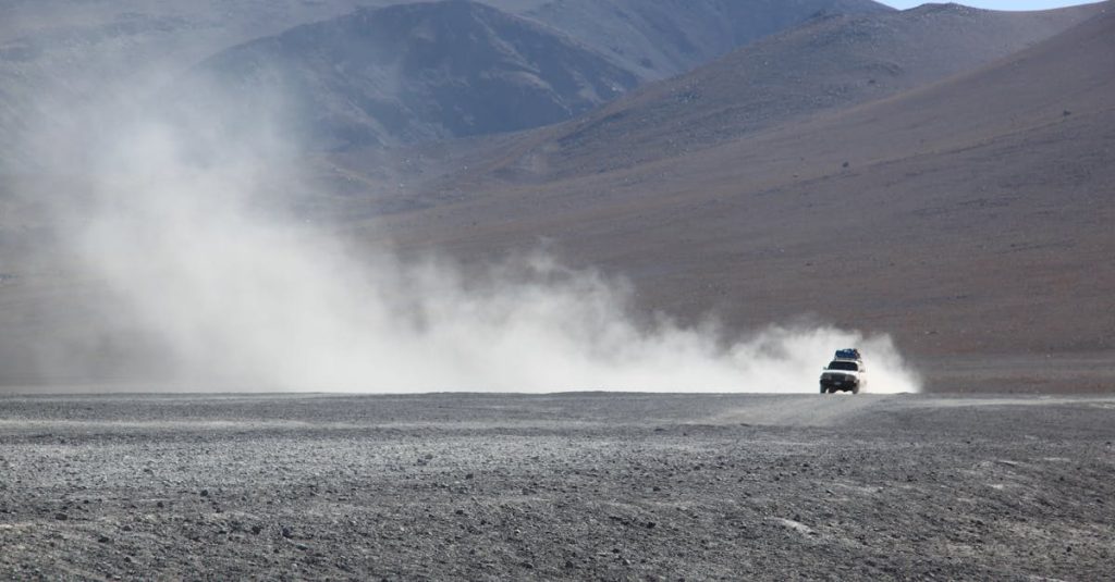 découvrez les indispensables pour un roadtrip en bolivie : conseils pratiques, équipements essentiels et astuces pour une aventure inoubliable à travers ce pays d'amérique du sud.