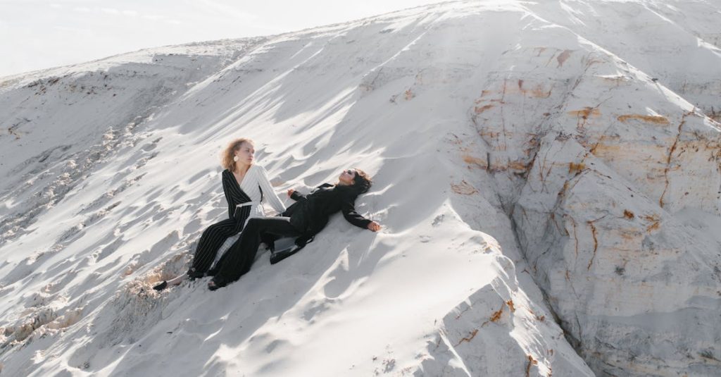 découvrez la scala dei turchi, une spectaculaire falaise blanche en sicile, célèbre pour ses formations calcaires uniques et ses vues imprenables sur la mer méditerranée.