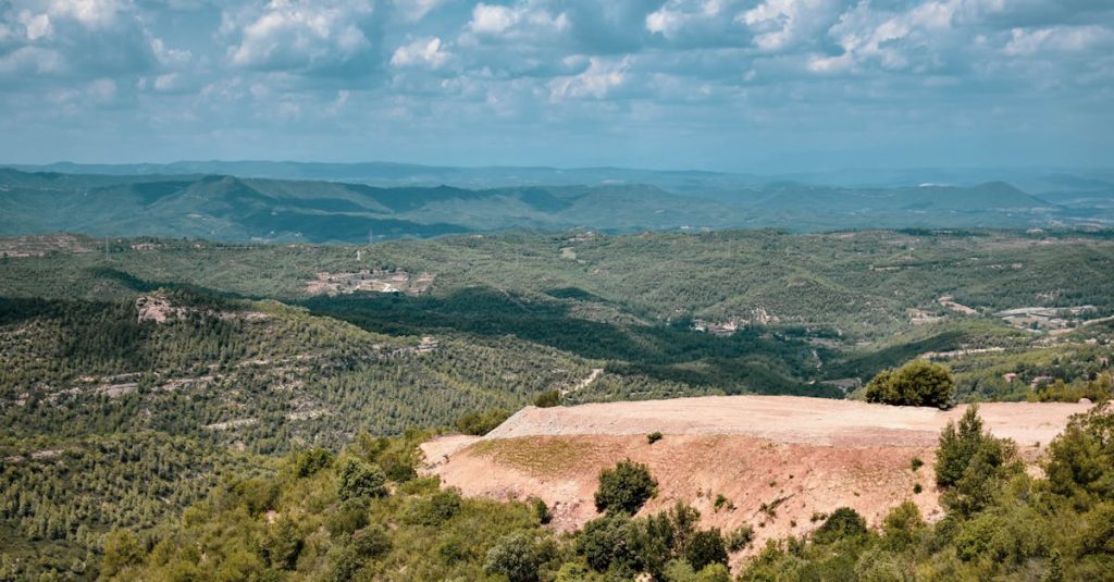 découvrez le plateau des bolovens, une région montagneuse du laos réputée pour ses paysages magnifiques, ses plantations de café et ses villages authentiques.