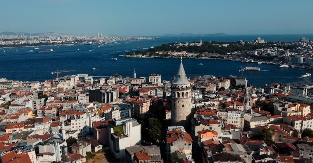 découvrez istanbul, une ville fascinante mêlant histoire, culture et modernité. explorez ses monuments emblématiques, savourez la cuisine locale et vivez une expérience unique lors de votre voyage inoubliable.