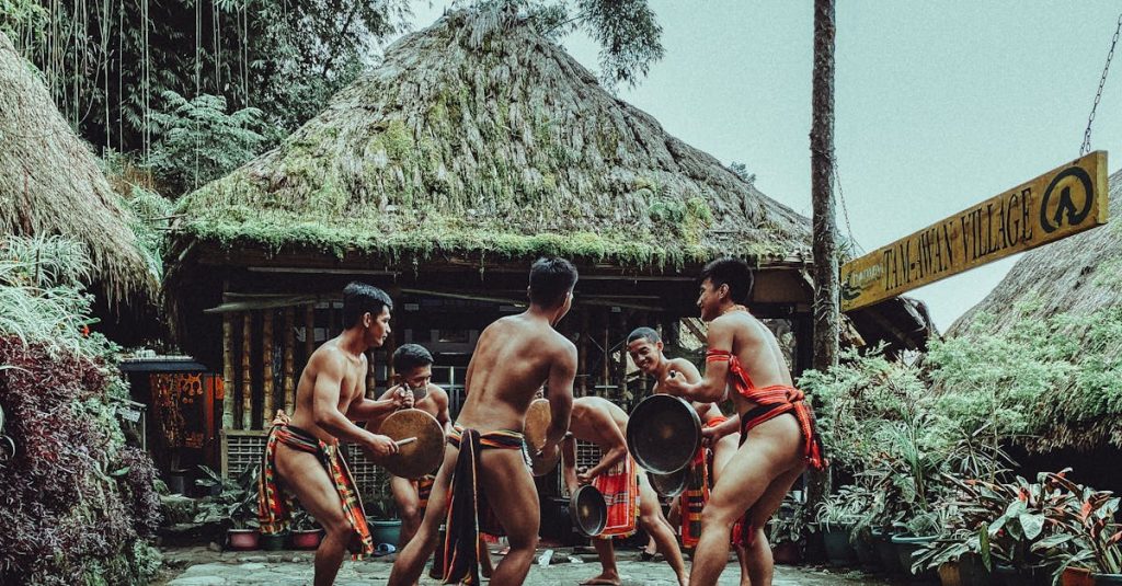 découvrez le village traditionnel de tenganan, un village balinais préservé où la culture ancienne et les traditions uniques perdurent au cœur de la nature.