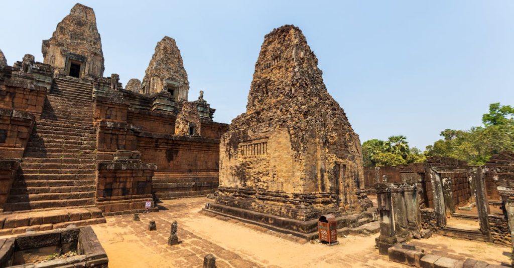 découvrez les temples d'angkor, un site archéologique fascinant au cambodge, célèbre pour ses vestiges historiques et son architecture khmère impressionnante.
