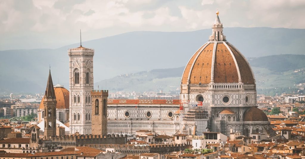 Visiter florence en 3 jours : itinéraires et conseils pratiques 2 découvrez un itinéraire de voyage complet à florence pour explorer ses trésors artistiques, son histoire fascinante et sa délicieuse cuisine italienne.
