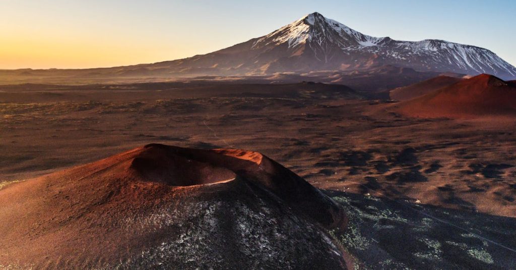découvrez tout sur les volcans : formation, types, éruptions et impacts sur l'environnement. explorez la puissance naturelle des volcans et leur rôle essentiel dans la géologie de la terre.