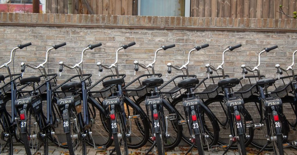 Hébergements vélo sur le canal du midi : où se poser pour profiter pleinement 2 découvrez des hébergements adaptés aux cyclistes, offrant confort et services spécifiques pour un séjour à vélo réussi.