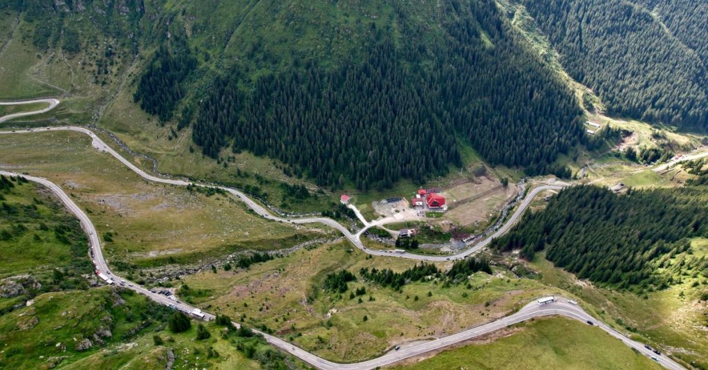 découvrez la bulgarie lors d'un road trip inoubliable à travers ses paysages variés, ses villages authentiques et ses sites historiques fascinants.