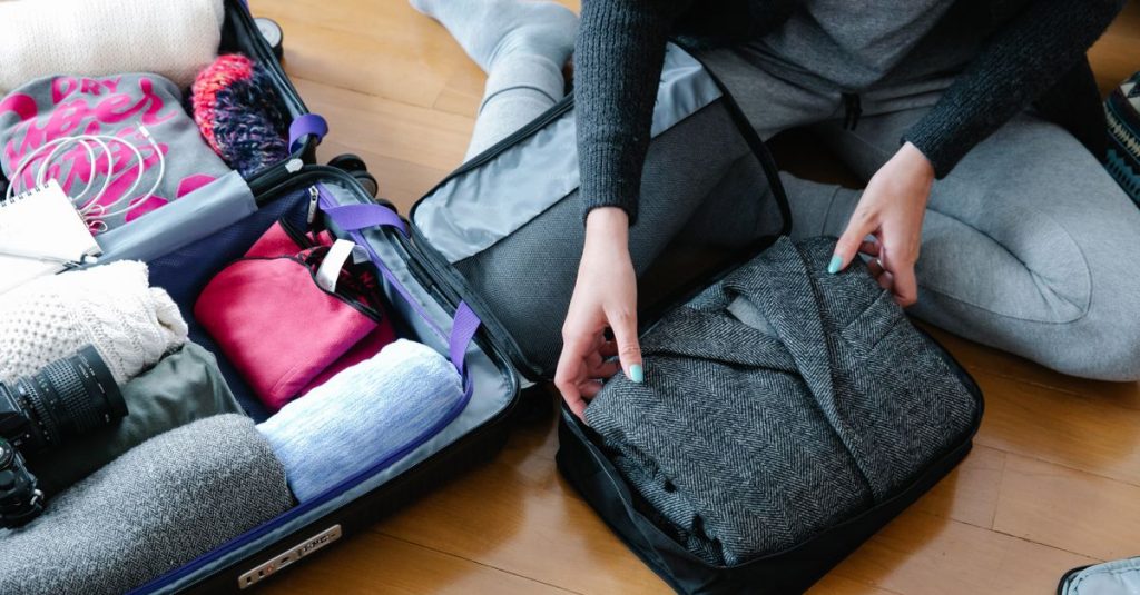 Que mettre dans sa valise pour une à trois semaines de voyage 2 découvrez notre liste de voyage complète pour ne rien oublier lors de votre prochain départ. astuces et indispensables pour un packing efficace et sans stress.
