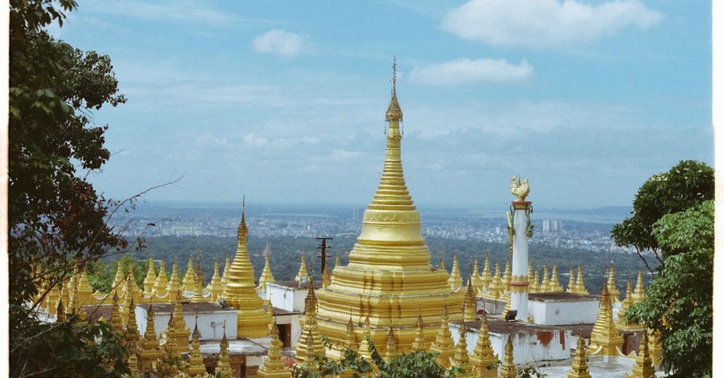 découvrez yangon, la plus grande ville de birmanie, riche en culture, histoire et sites incontournables comme la pagode shwedagon.