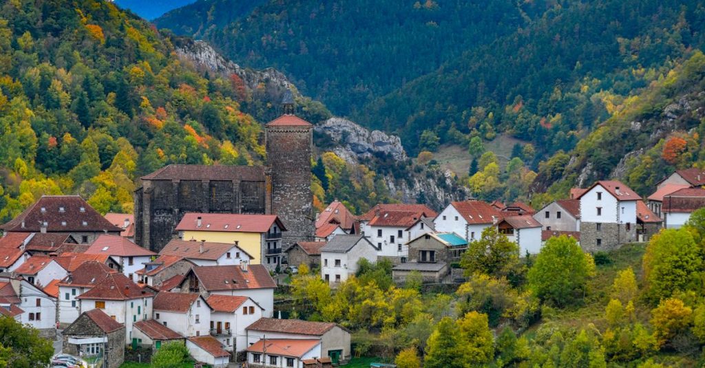 Découvrir les charmes de l'aveyron et de la vallée du lot 2 découvrez l'aveyron, une région riche en patrimoine, paysages naturels exceptionnels, villages pittoresques et gastronomie authentique au cœur de la france.