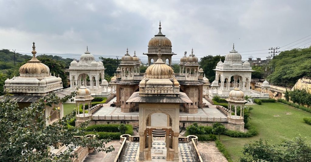 découvrez nawalgarh, une ville pittoresque du rajasthan célèbre pour ses havelis richement décorés et son patrimoine culturel unique.