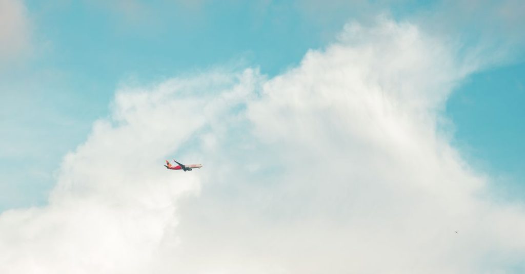 Conseils essentiels pour bien voyager en avion 8 découvrez nos conseils pratiques pour un voyage aérien confortable et sans stress, de la préparation à l'arrivée.
