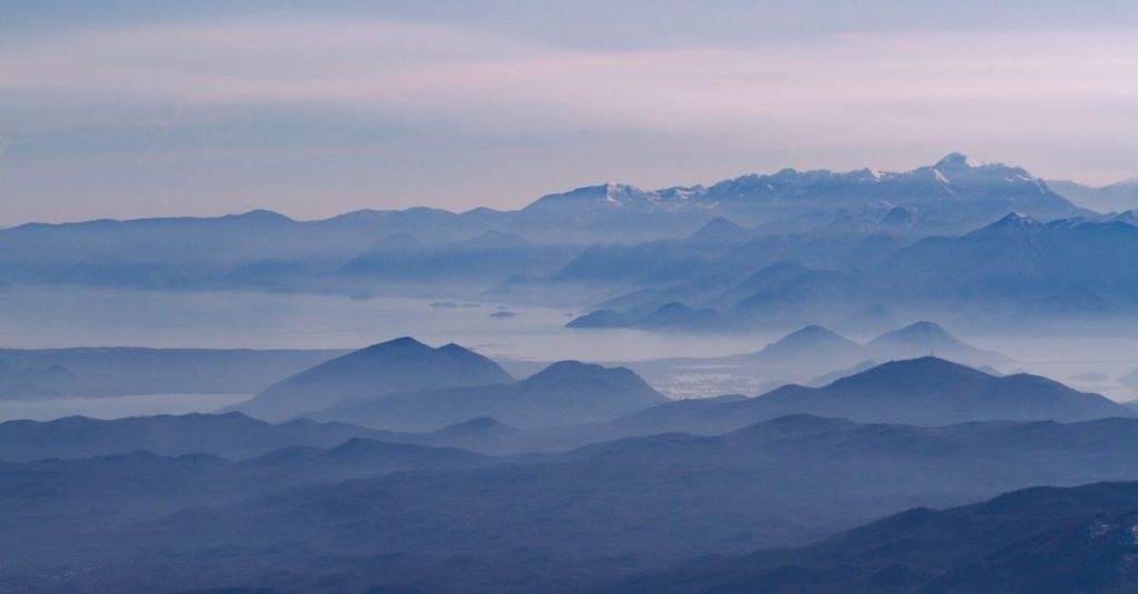 Découvrir les blue mountains en jamaique : un paradis naturel à explorer 2 découvrez les blue mountains, un site naturel spectaculaire avec des paysages à couper le souffle, des sentiers de randonnée et une biodiversité unique.
