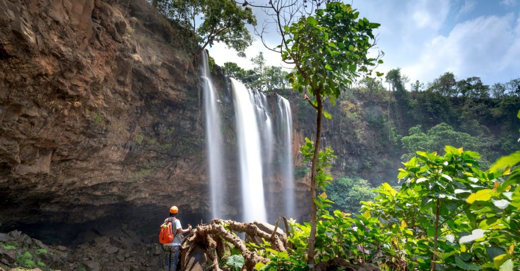 Découvrir boloven au laos : un paradis naturel entre montagnes et plantations de café 5 découvrez le plateau de bolaven, une région spectaculaire du laos réputée pour ses paysages époustouflants, ses cascades impressionnantes et ses plantations de café uniques.