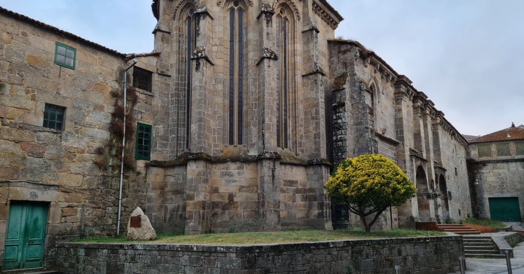 découvrez le camino de santiago, un pèlerinage emblématique offrant des paysages magnifiques, une richesse culturelle unique et une expérience spirituelle inoubliable à travers l'espagne.