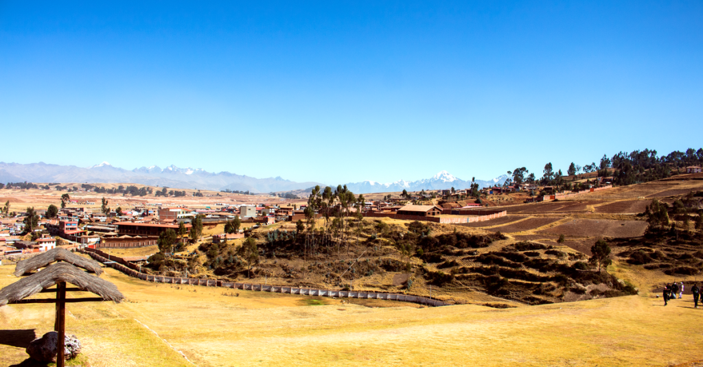 Découvrir chinchero au pérou, un trésor culturel des andes 2 découvrez chinchero, un charmant village andin au pérou, riche en culture traditionnelle, marchés artisanaux et vues imprenables sur les montagnes environnantes.