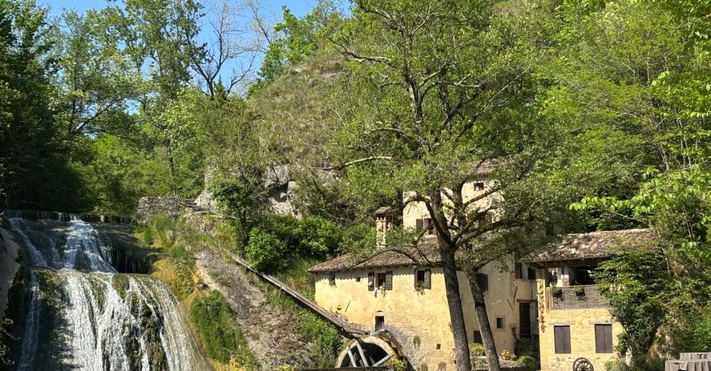 découvrez les attractions incontournables de corte, une ville riche en histoire et en paysages naturels magnifiques, idéale pour les amateurs de culture et d'aventure.