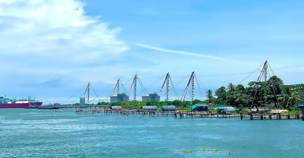 découvrez fort cochin, un site historique emblématique riche en culture et en architecture, situé sur la côte sud-ouest de l'inde.