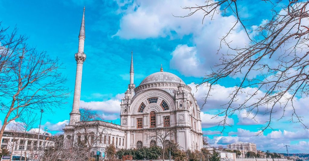Que visiter à istanbul en 3 jours pour découvrir l’essentiel 7 découvrez un itinéraire de 3 jours à istanbul pour explorer les incontournables de la ville, entre histoire, culture et saveurs locales.