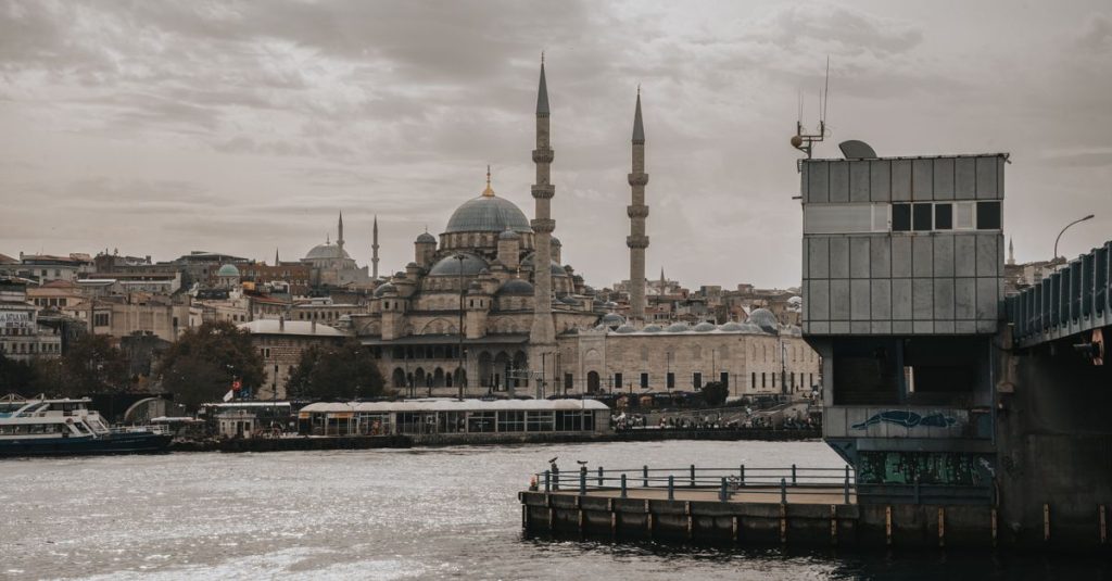 Visiter istanbul en 3 jours : itinéraire pour découvrir l'essentiel 2 découvrez un itinéraire complet pour explorer istanbul, ses monuments emblématiques, ses quartiers authentiques et ses meilleures adresses pour un voyage inoubliable.