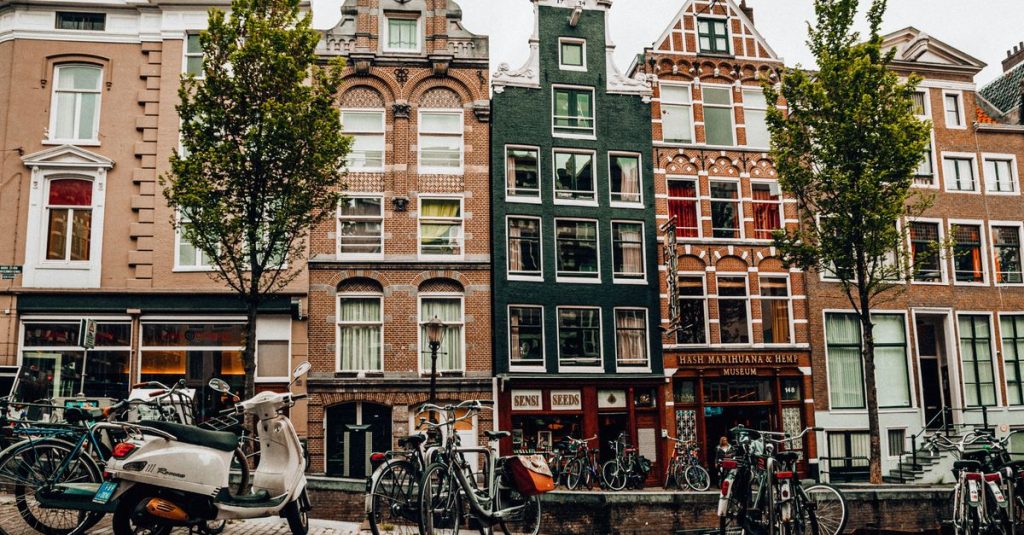 découvrez un itinéraire de voyage complet aux pays-bas pour explorer les incontournables, les villes pittoresques et les expériences culturelles uniques.