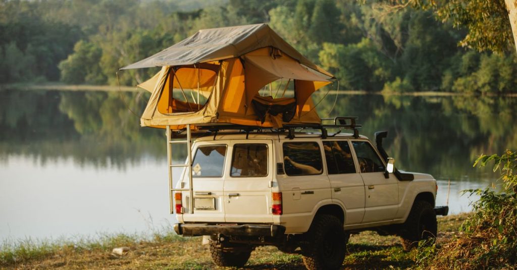 découvrez notre gamme de tentes de toit pour 4x4, idéales pour vos aventures en plein air. faciles à installer, robustes et confortables, elles vous accompagnent partout.